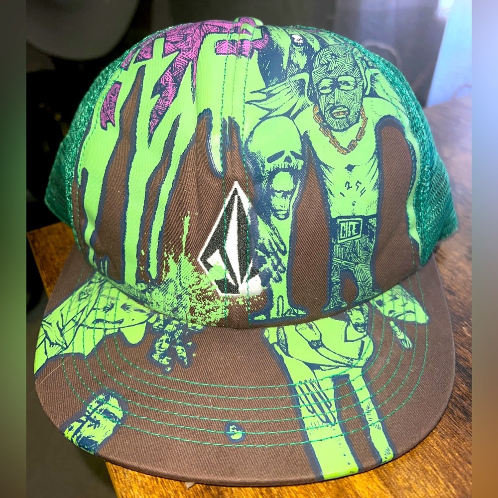 Vintage New Surf Volcom Artist Skull Venice LOs Angeles Trucker hat skate
